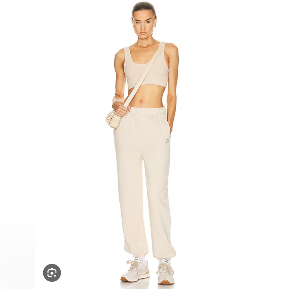 ALO Yoga Accolade Sweats Macadamia